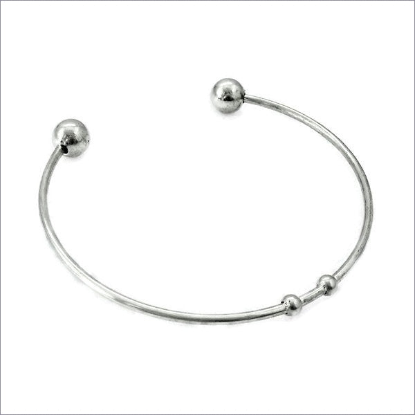 Bracelet with two sales balls at the end